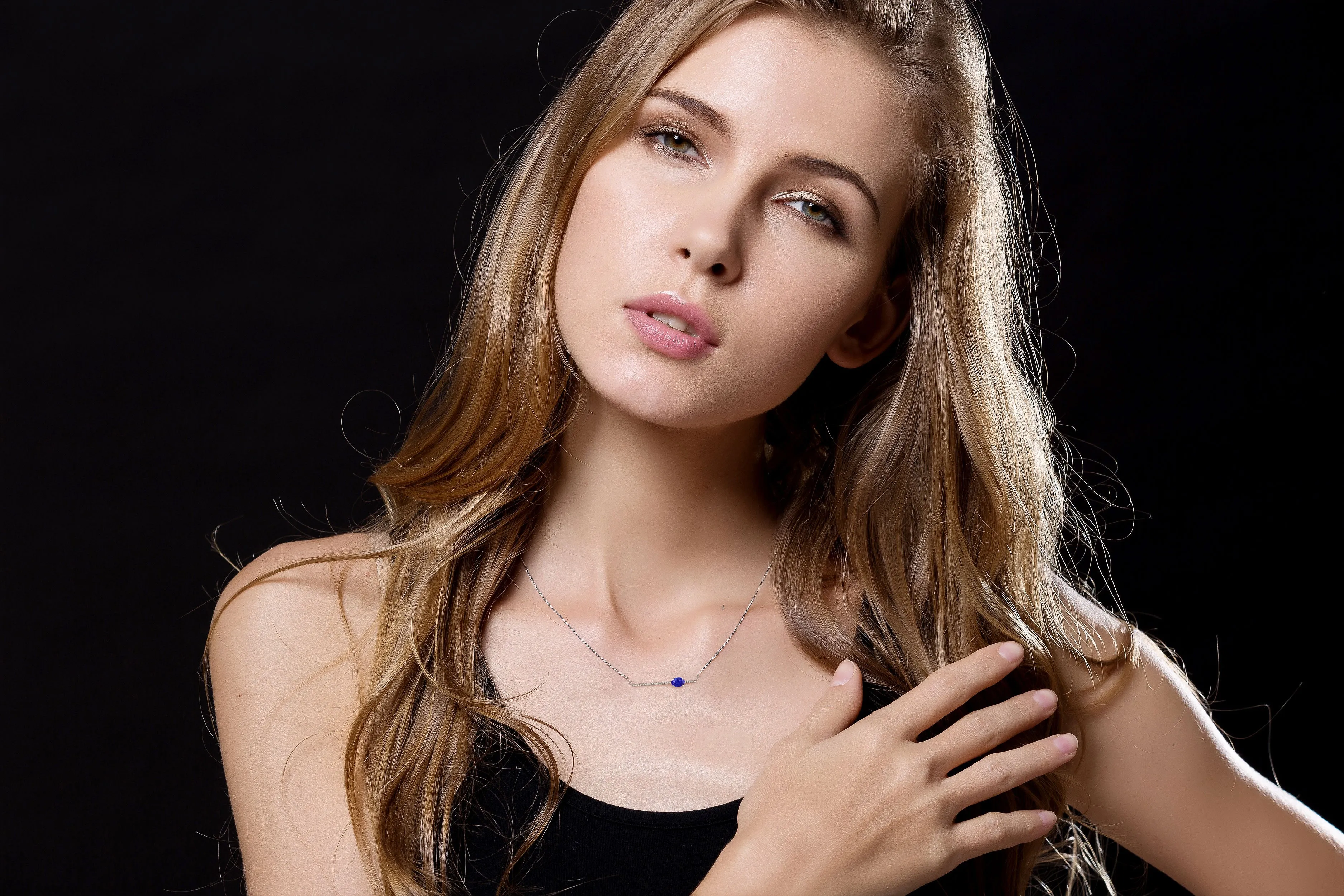 18k Gold Line Diamond Necklace with Sapphire