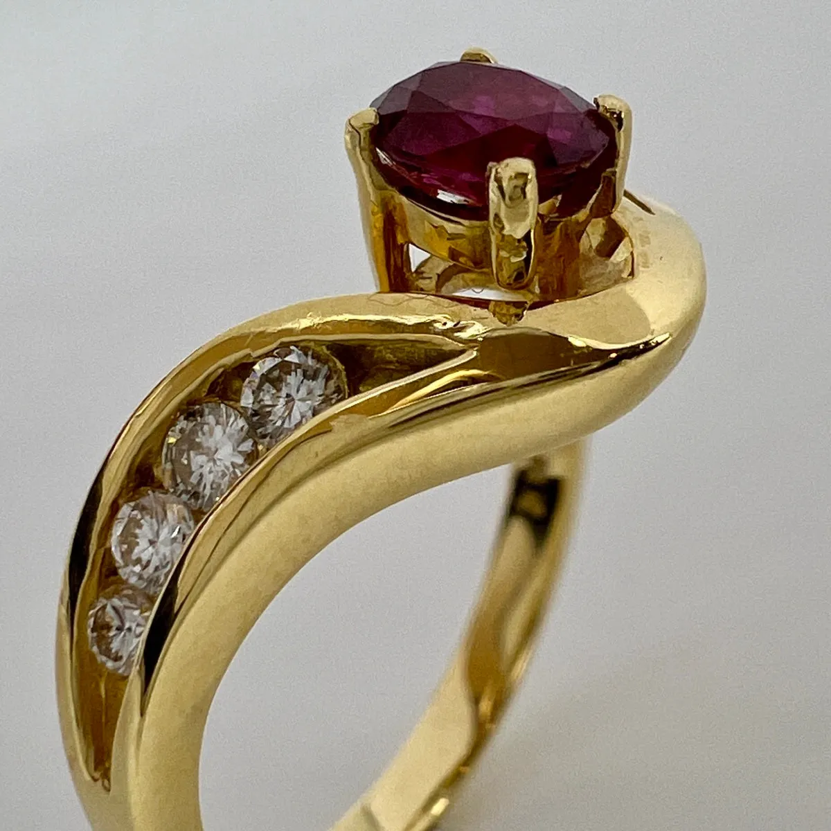 18K Gold  Ring with Ruby and Diamonds