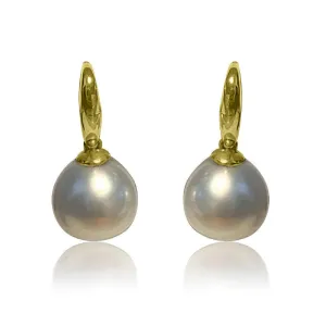 18kt Yellow Gold Black Pearl Hook earrings