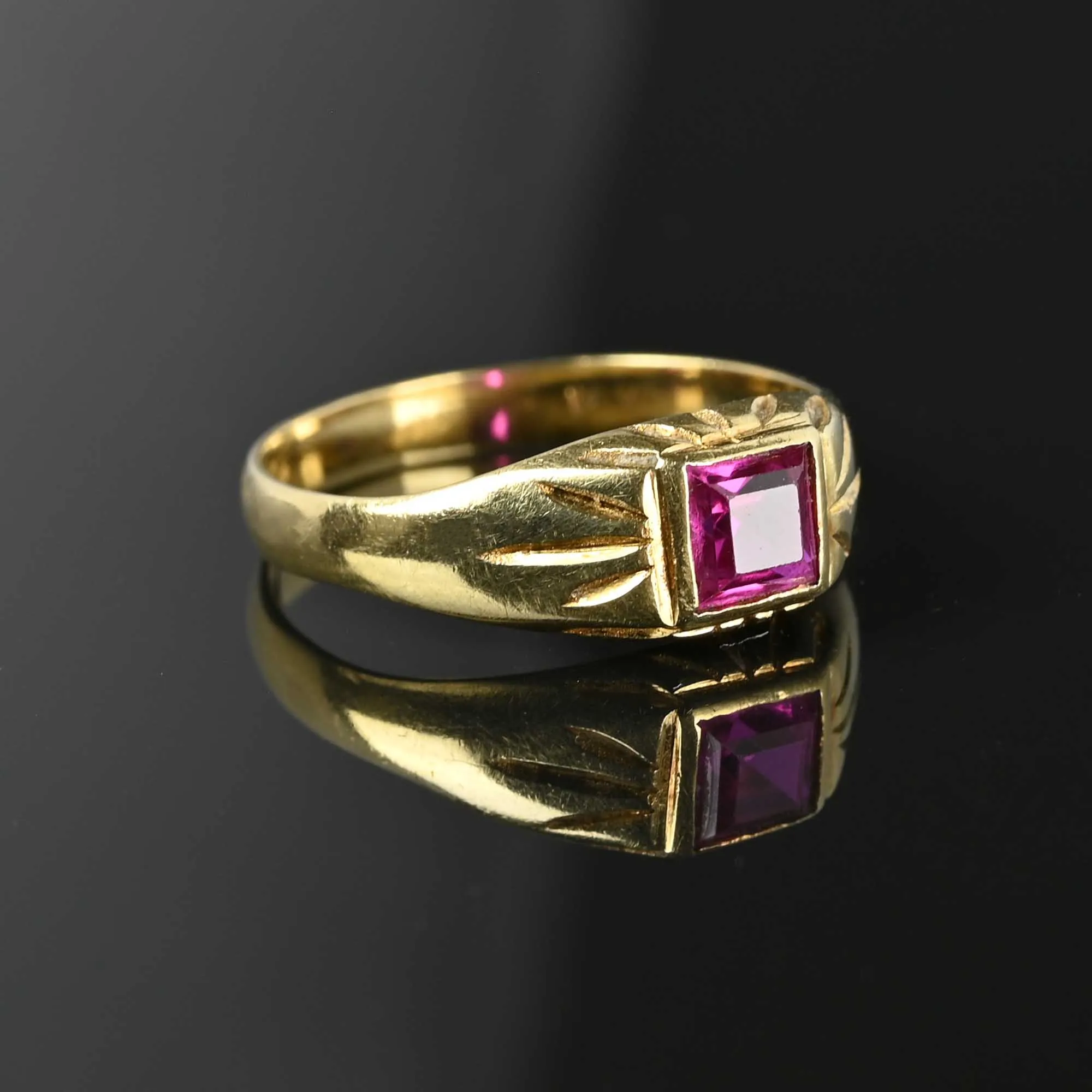 Antique 18K Gold Ruby Ring