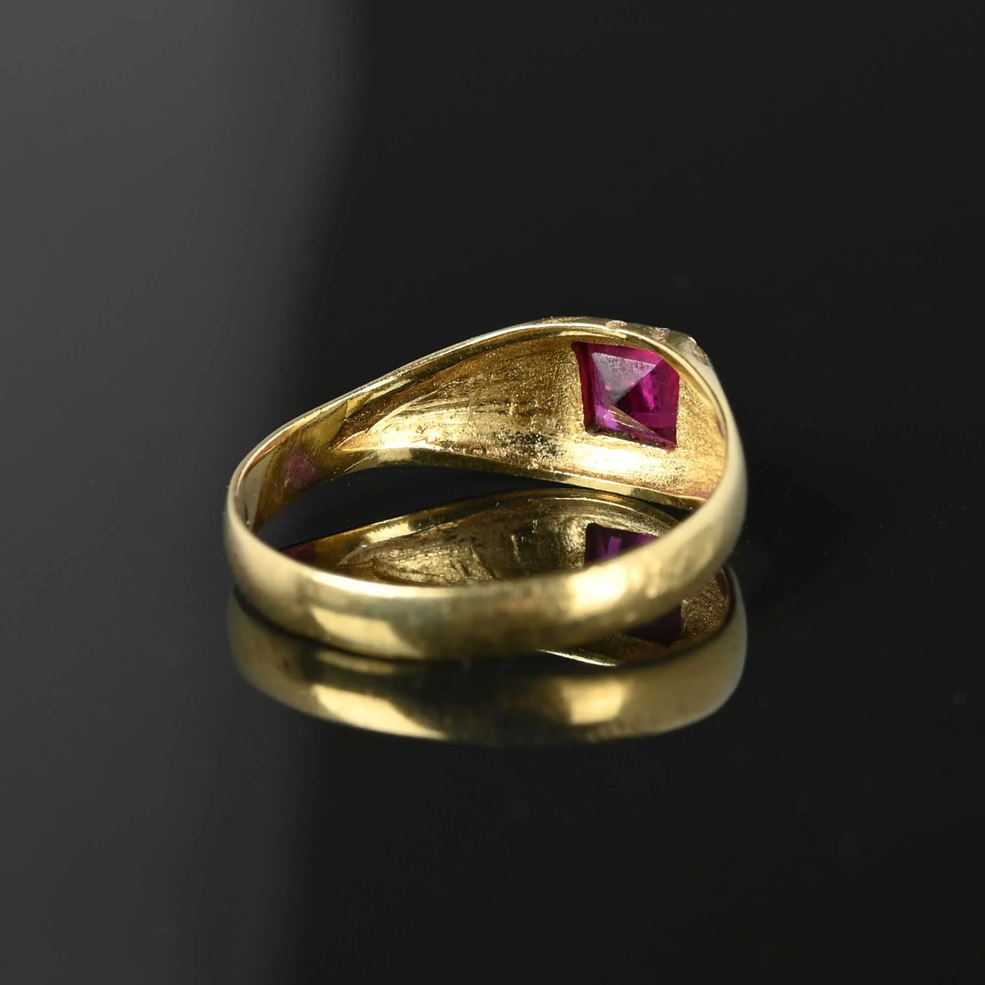 Antique 18K Gold Ruby Ring