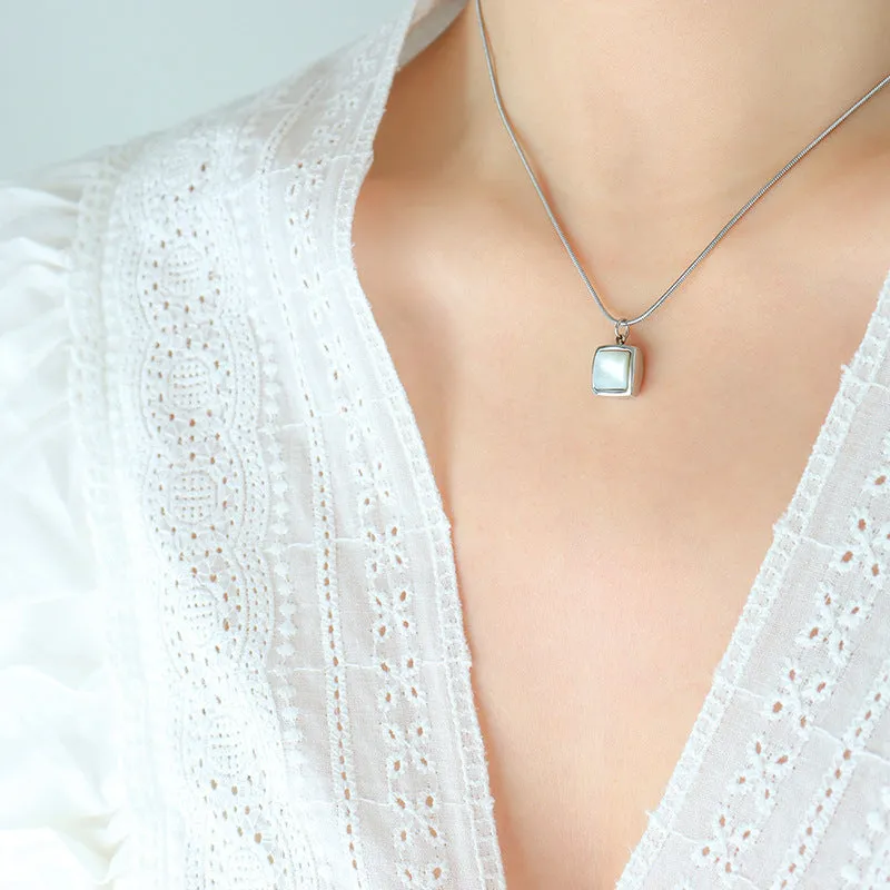 French Cold Wind Square White Sea Shell Pendant Necklace Niche Design Sweater Chain Titanium Steel Choker Girls Gift