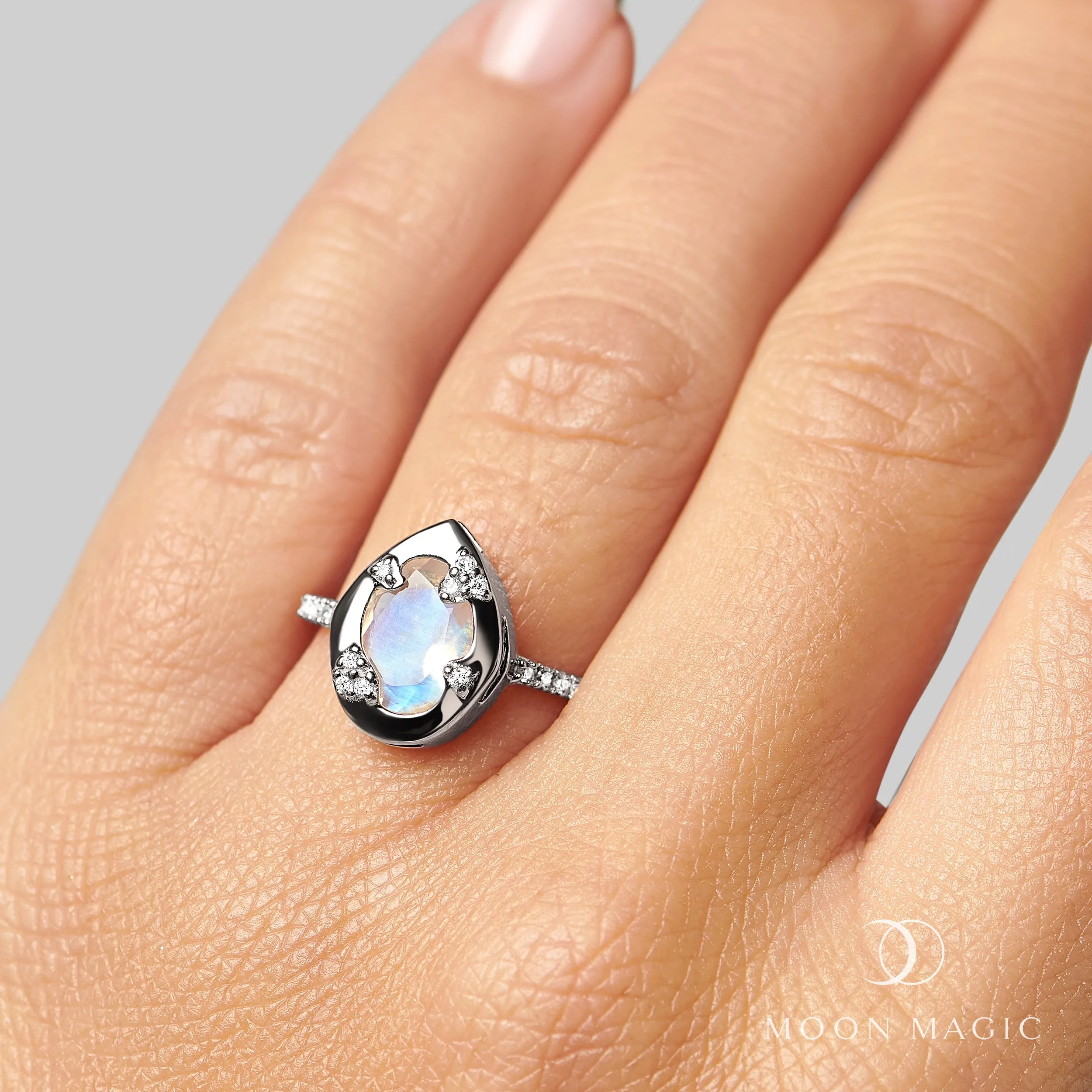 Moonstone Ring - Hot And Heavenly