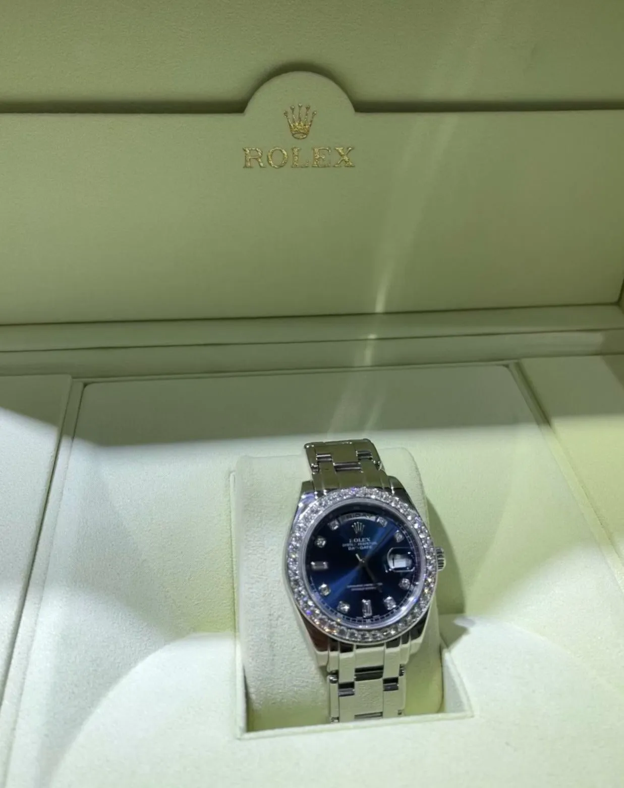 Rolex Masterpiece Platinum Day-Date 18946 39mm Factory Blue Diamond Dial & Bezel