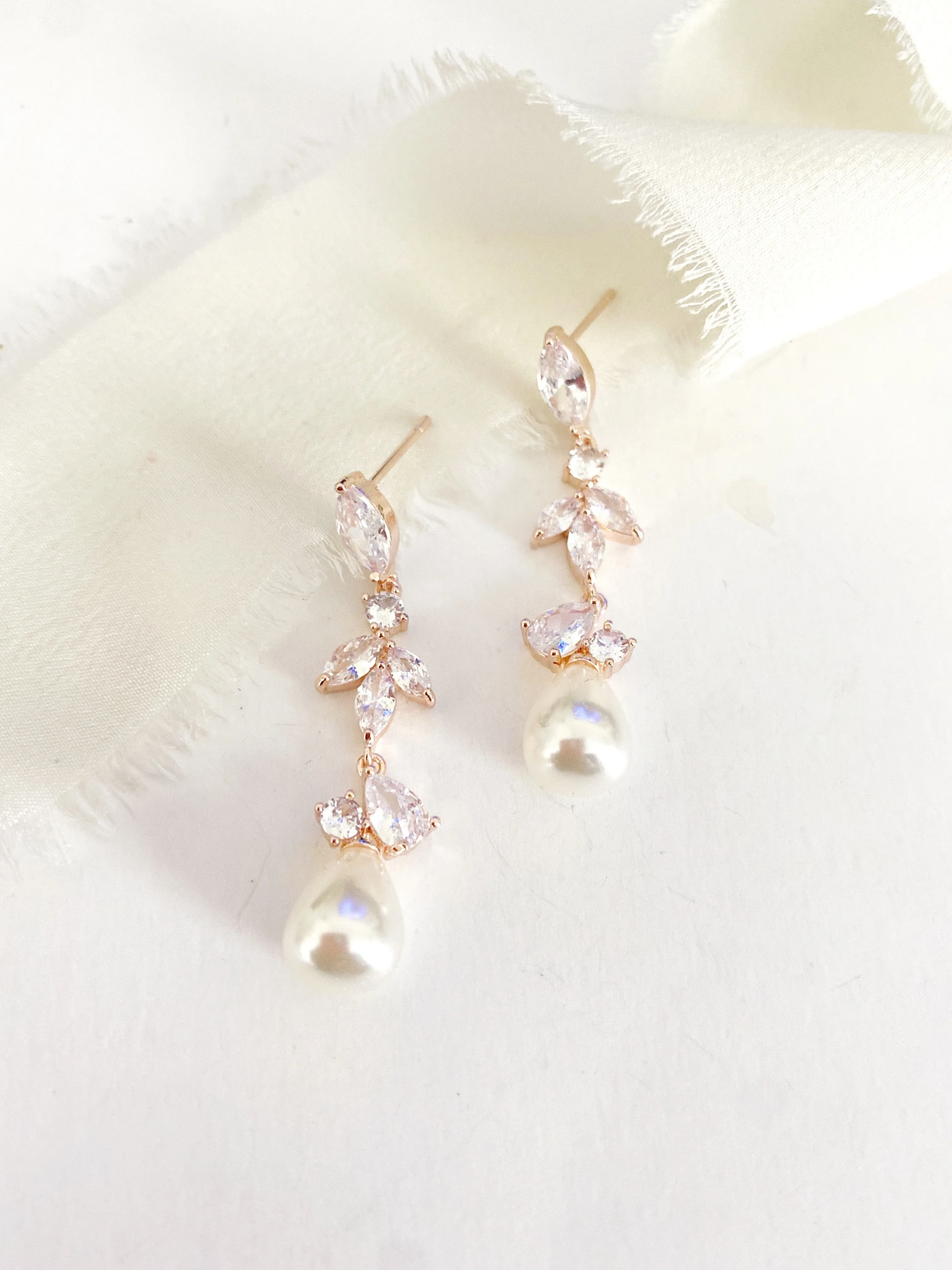 Soria Pearl Earrings