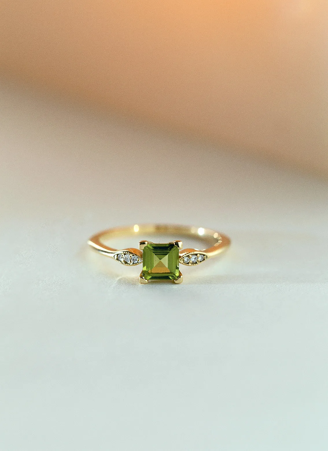 Timmy diamond peridot ring 14k gold