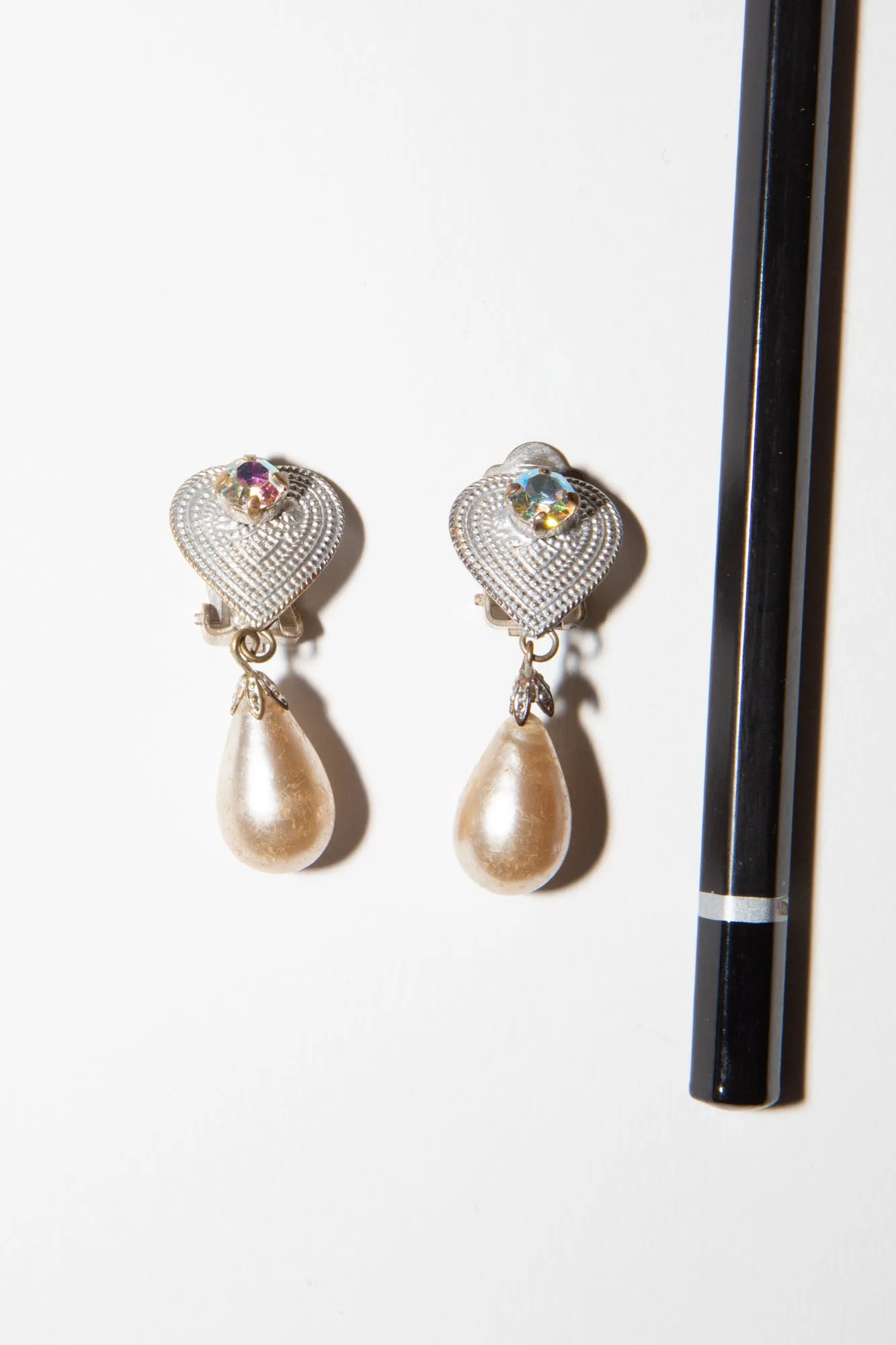 Vintage 1980s Pearl Heart Drop Earrings